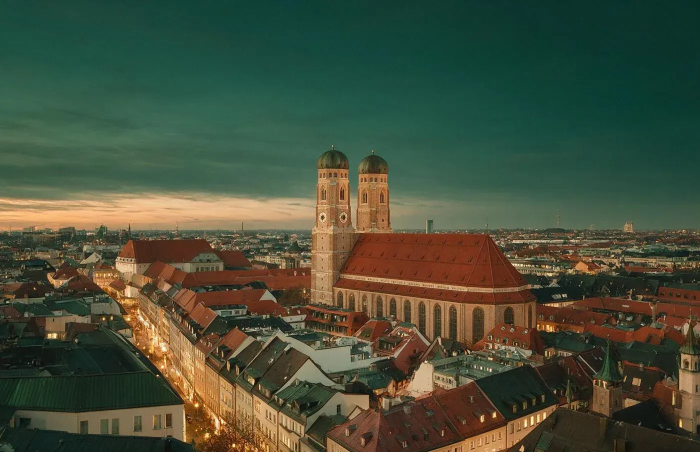 Münchner Innenstadt bei Nacht — Symbolfoto unser Standort